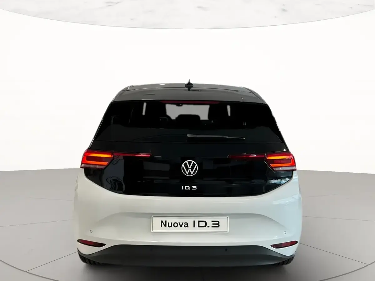 Nuova VW ID.3 Pure 125 kW (170 CV) 2026 Glacier white metallizzato nero Utilitaria