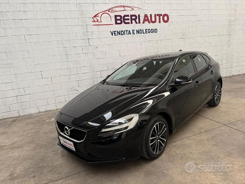 Usata Volvo V40 R-Design 119 CV (87 kW) 2019 Nero Berlina