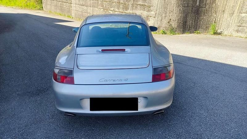 Usata Porsche 911 Carrera 4 320 CV (235 kW) 2001 Argento metallizzato Coupé