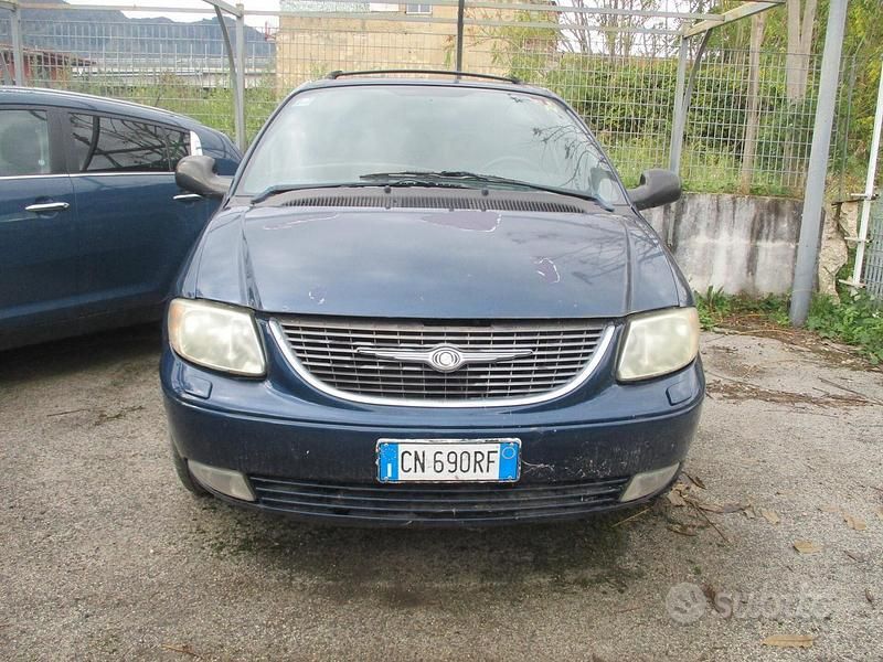 Usata Chrysler Voyager 143 CV (105 kW) 2004 Blu Monovolume