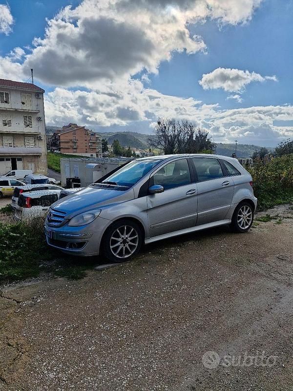 Usata Mercedes B200 2008 Grigio Monovolume