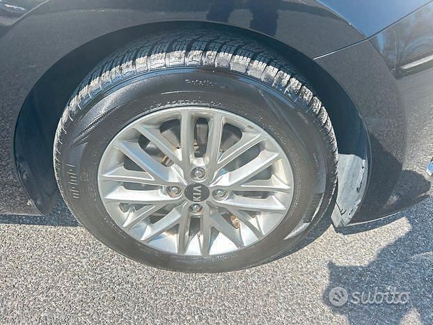 Usata Kia Rio Active 77 CV (56 kW) 2017 Nero Berlina