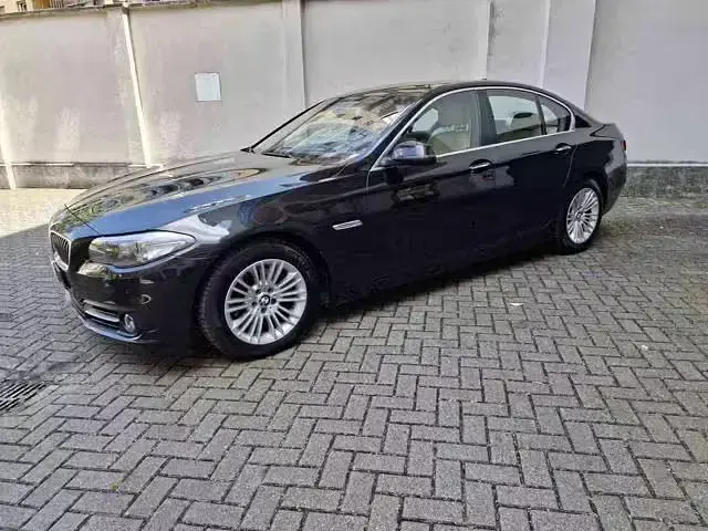 Usata BMW 520 Luxury Line 190 CV (139 kW) 2016 Nero metallizzato Berlina