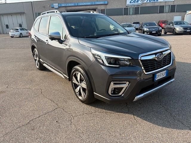 Grigio Usata 2022 Subaru Forester Premium SUV | 31.000 € - Immagine 1/4