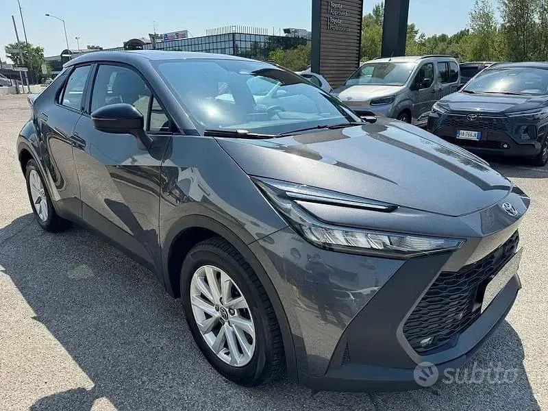 Usata Toyota C-HR Active 223 CV (164 kW) 2025 Other SUV