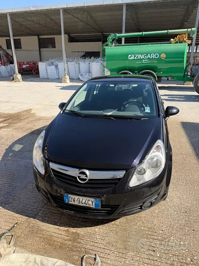 Usata Opel Corsa Cosmo 80 CV (58 kW) 2009 Bluazzurro Utilitaria