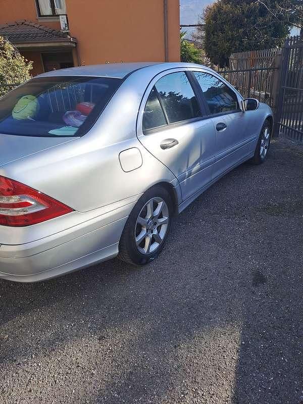 Usata Mercedes C220 Elegance 150 CV (110 kW) 2006 Argento Berlina