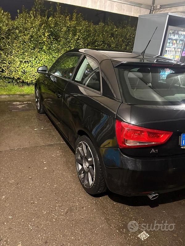 Usata Audi A1 105 CV (77 kW) 2011 Nero Utilitaria