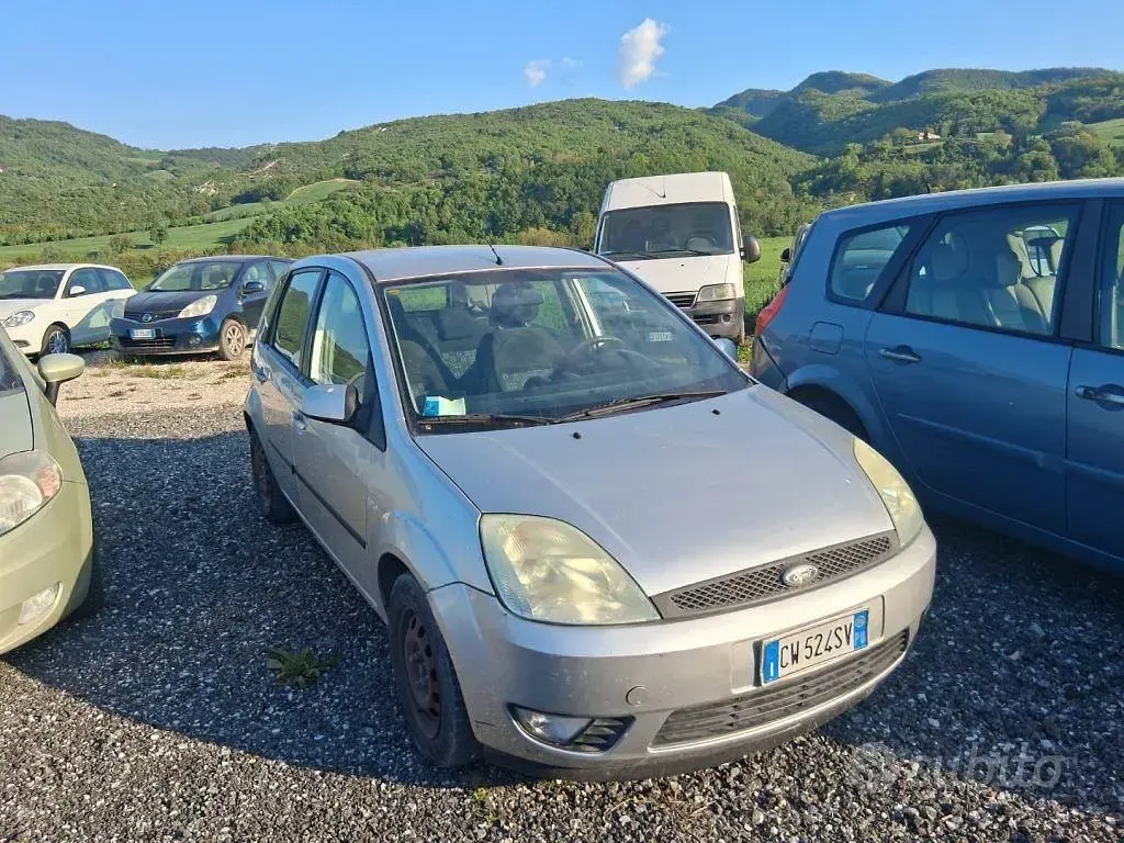 Usata Ford Fiesta Collection 68 CV (50 kW) 2005 Grigio Utilitaria