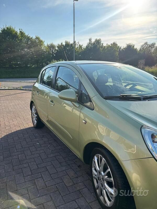Usata Opel Corsa 80 CV (58 kW) 2007 Verde Utilitaria