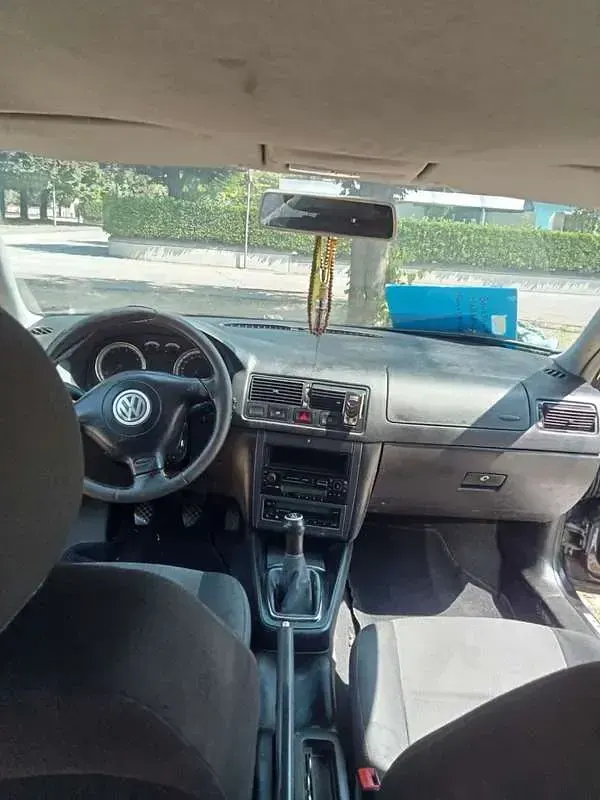 Usata VW Golf IV 101 CV (74 kW) 2004 Berlina