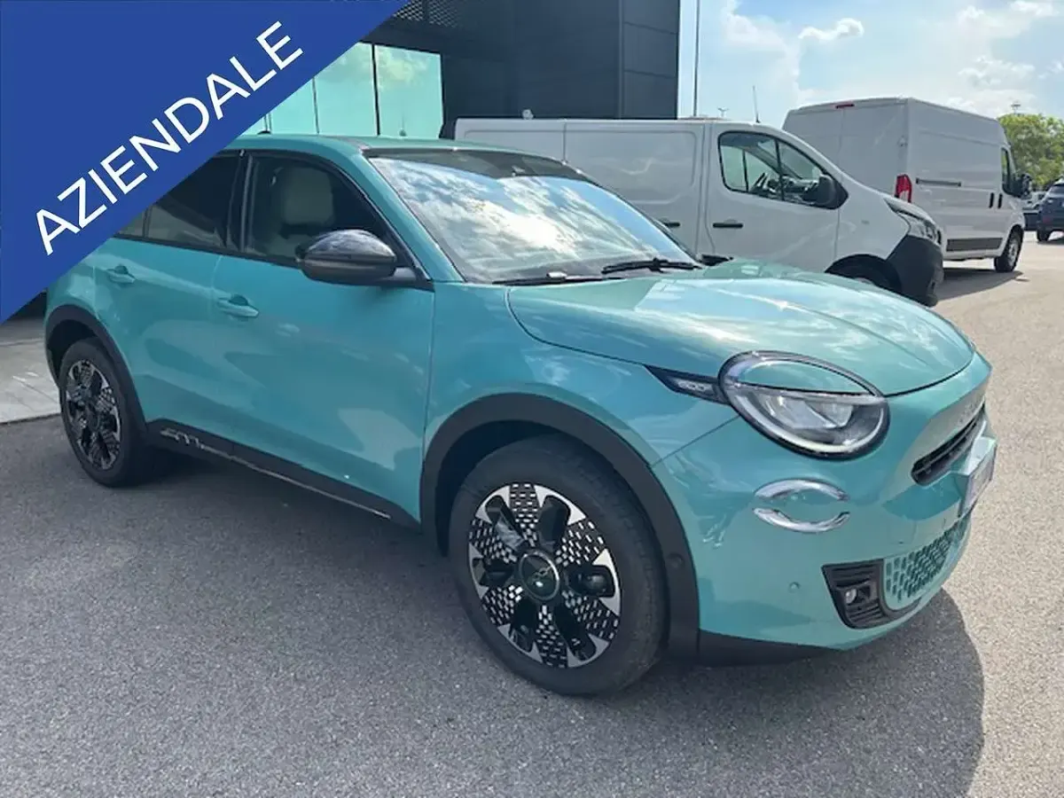 Usata Fiat 600 La Prima 110 CV (80 kW) 2025 Azzurro cielo d'italia (metall SUV
