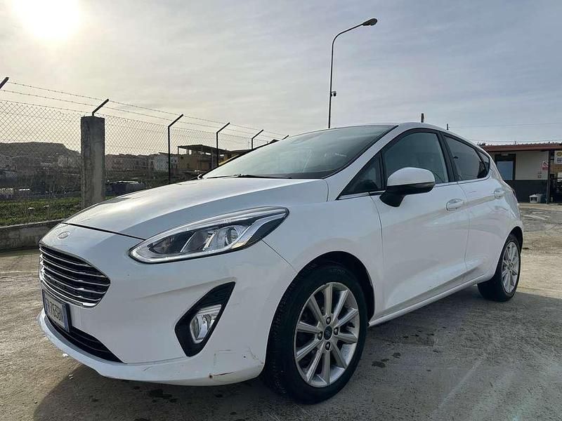 Usata Ford Fiesta Active 86 CV (63 kW) 2018 Bianco Berlina