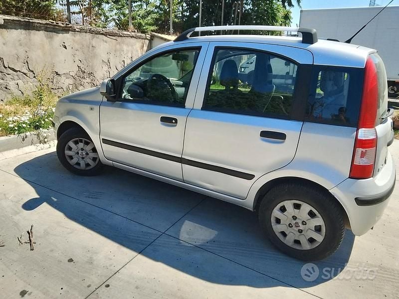 Grigio Usata 2010 Fiat Panda Due volumi | 2700 € (Ottimo prezzo) - Immagine 1/4