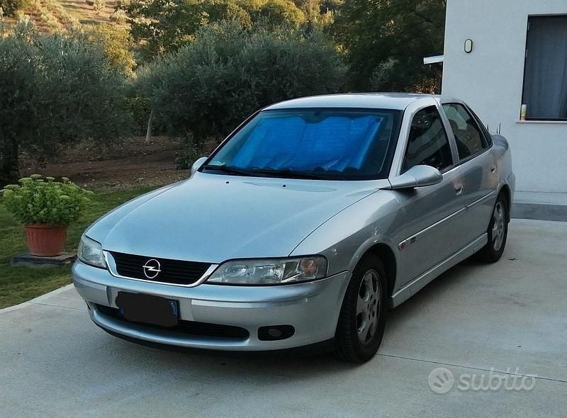 Usata Opel Vectra Edition 2000 Berlina