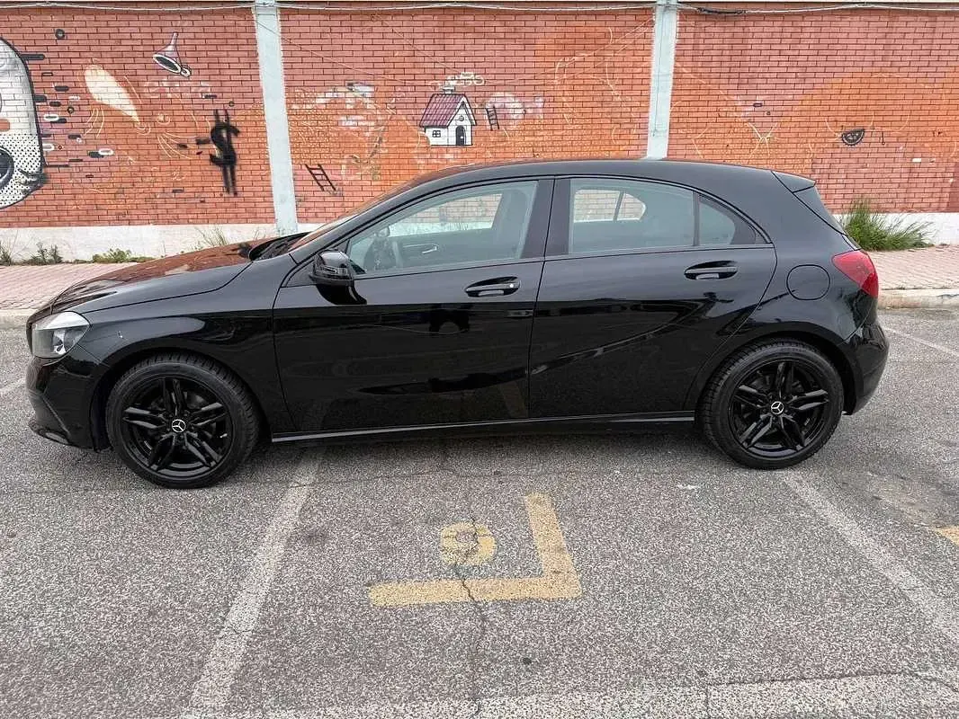 Usado Mercedes A160 Executive 102 CV (75 kW) 2016 Negro Berlina