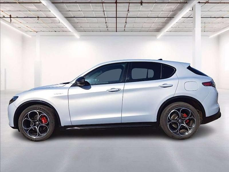 Usata Alfa Romeo Stelvio Sprint 209 CV (153 kW) 2024 Grigio metallizzato SUV
