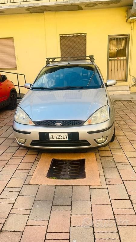 Usata Ford Focus 115 CV (84 kW) 2003 Grigio Utilitaria