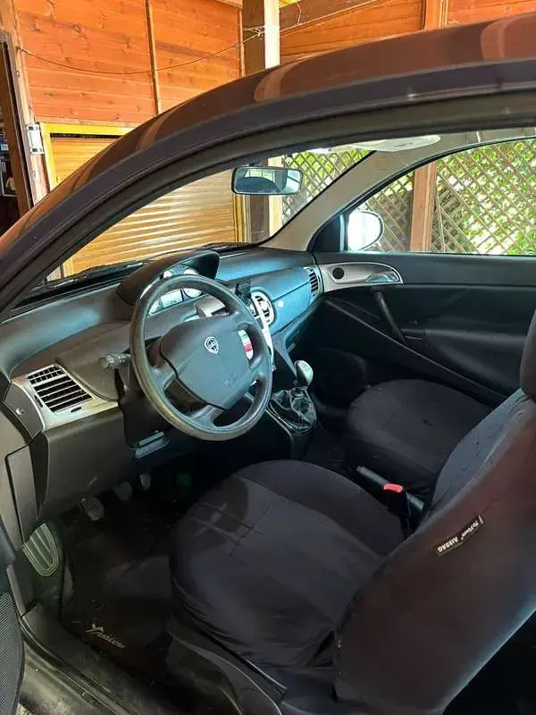Usata Lancia Ypsilon 69 CV (50 kW) 2011 Grigio Utilitaria
