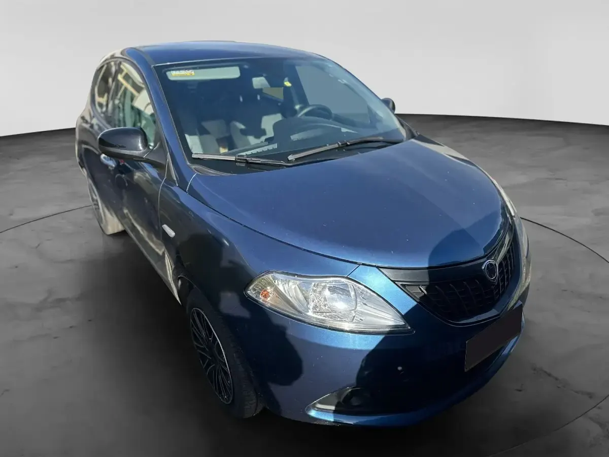 Usata Lancia Ypsilon Silver 70 CV (51 kW) 2023 Blu Utilitaria