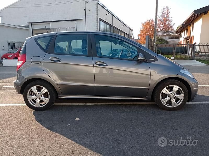 Usata Mercedes A180 108 CV (79 kW) 2009 Grigio Berlina