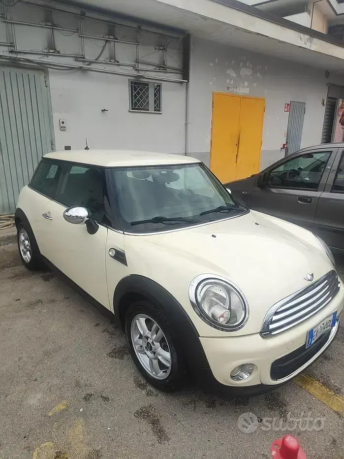 Usata Mini Cooper 90 CV (66 kW) 2011 Bianco Utilitaria