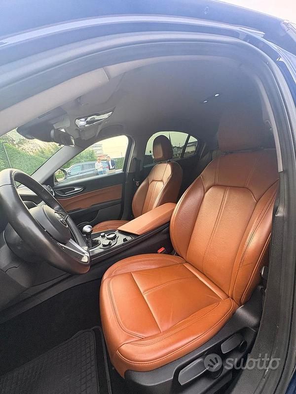 Usata Alfa Romeo Giulia Business 180 CV (132 kW) 2016 Blu Berlina