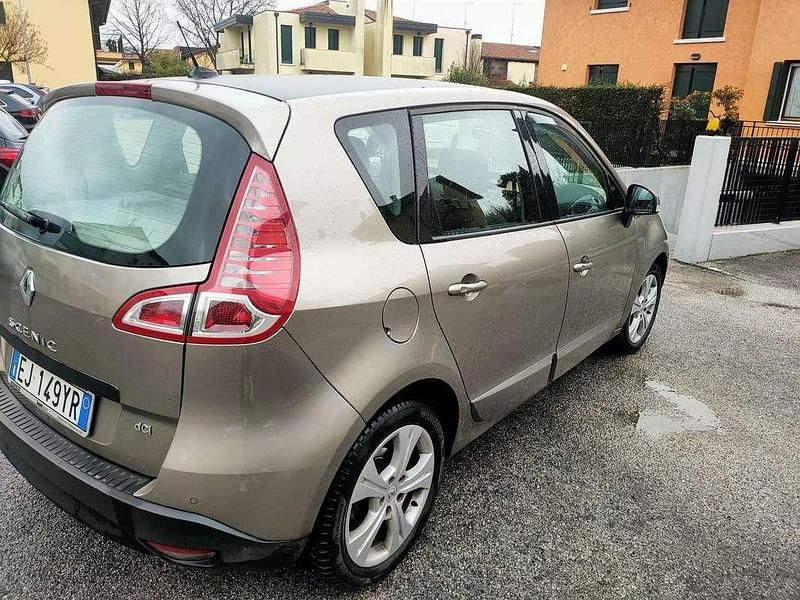 Usata Renault Scénic III Dynamique 110 CV (80 kW) 2011 Monovolume