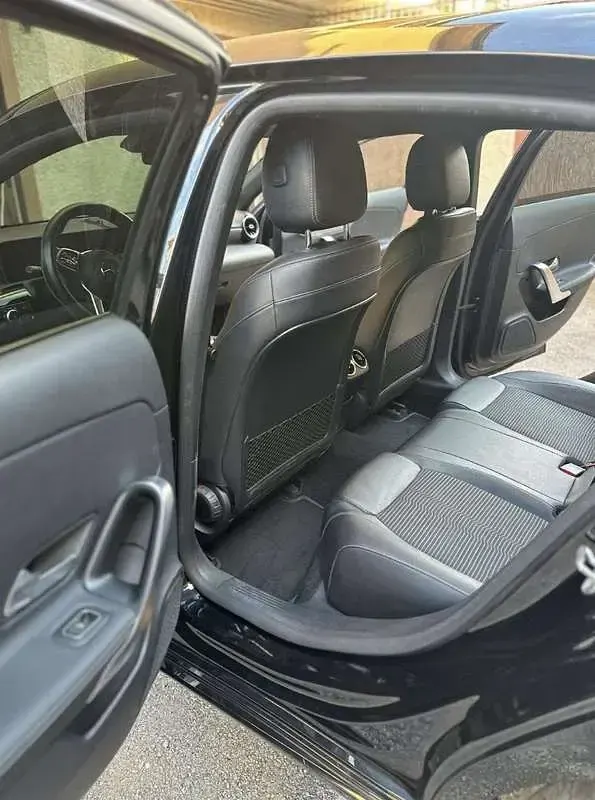Usata Mercedes A180 116 CV (85 kW) 2019 Nero Berlina