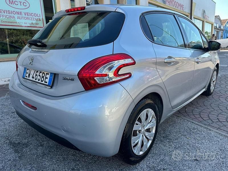 Usata Peugeot 208 Active 68 CV (50 kW) 2014 Grigio Utilitaria