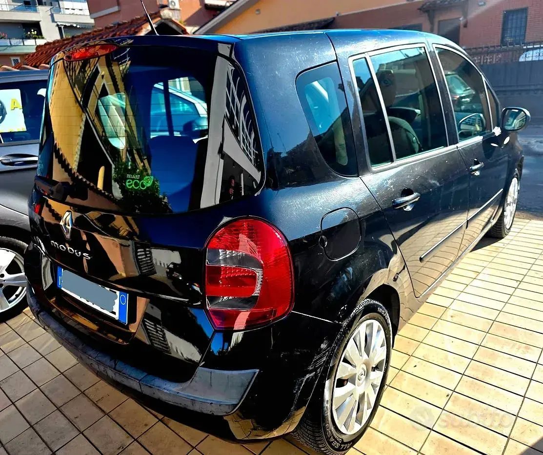 Usata Renault Modus 75 CV (55 kW) 2011 Nero Monovolume