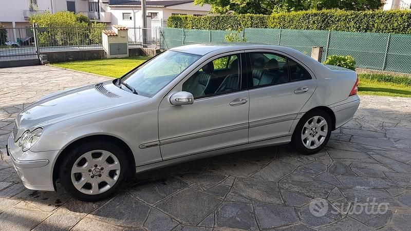 Usata Mercedes C200 Elegance 192 CV (141 kW) 2004 Grigio Berlina