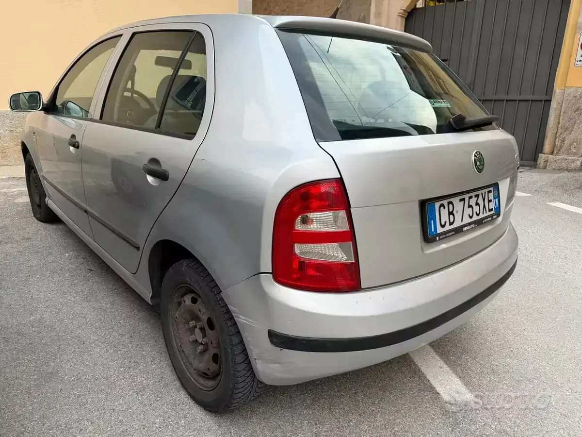 Usata Skoda Fabia 75 CV (55 kW) 2002 Grigio Berlina