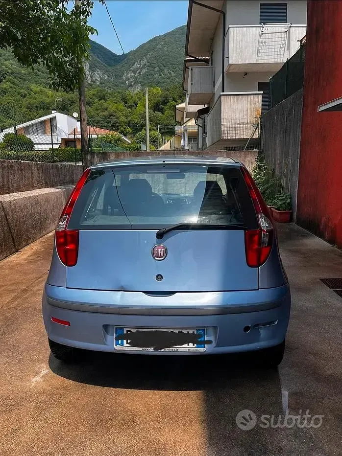 Usata Fiat Punto Active 60 CV (44 kW) 2009 Bluazzurro Utilitaria