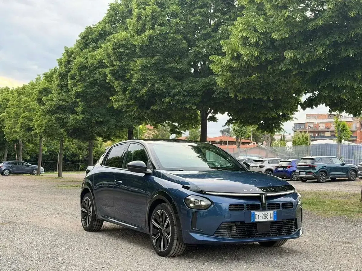 Usata Lancia Ypsilon 110 CV (80 kW) 2025 Blu/azzurro Utilitaria