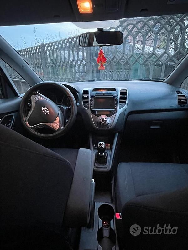 Usata Hyundai ix20 125 CV (91 kW) 2011 Marrone Utilitaria