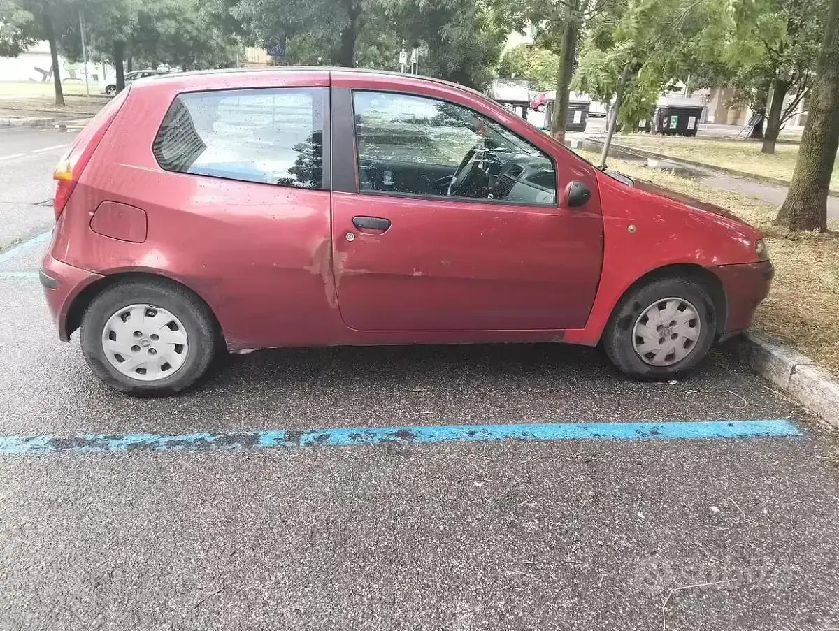 Usata Fiat Punto 80 CV (58 kW) 2001 Utilitaria