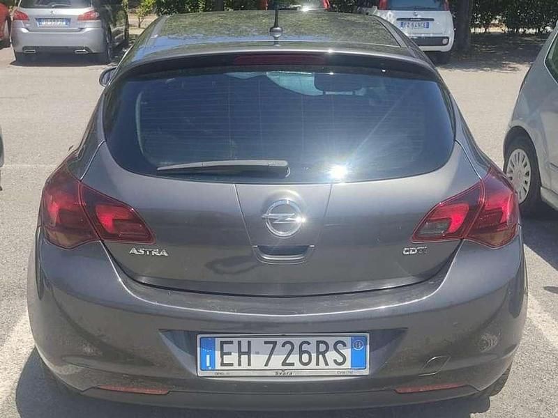 Usata Opel Astra Cosmo 125 CV (91 kW) 2011 Grigio Berlina