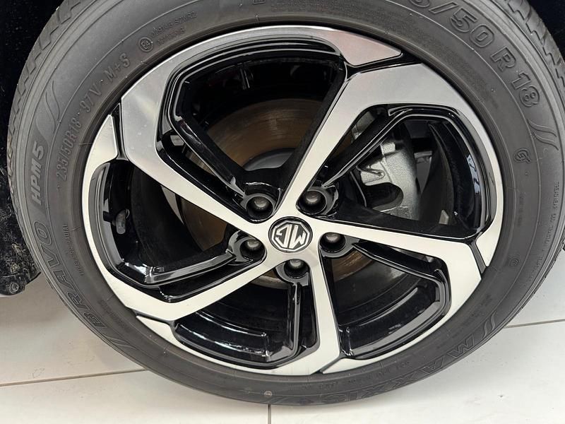 Usata MG HS Luxury 162 CV (119 kW) 2024 Rosso SUV