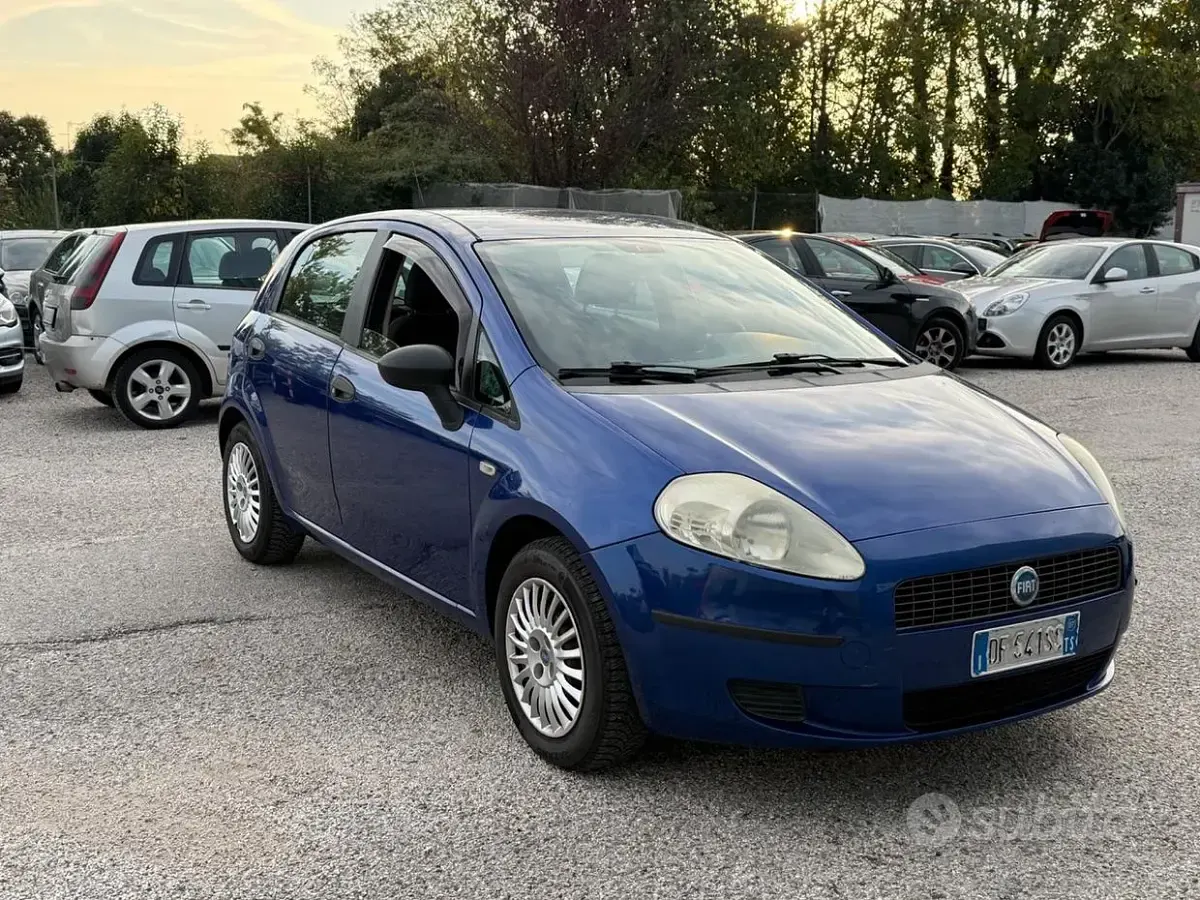 Usata Fiat Grande Punto Dynamic 77 CV (56 kW) 2007 Blu Utilitaria