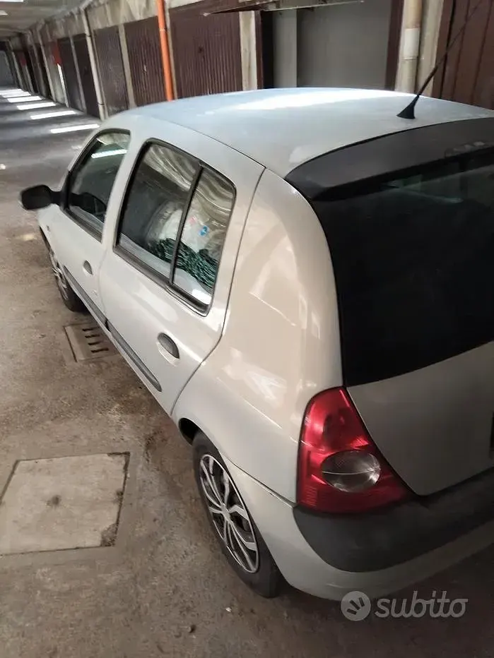 Usata Renault Clio II 58 CV (42 kW) 2003 Grigio Berlina