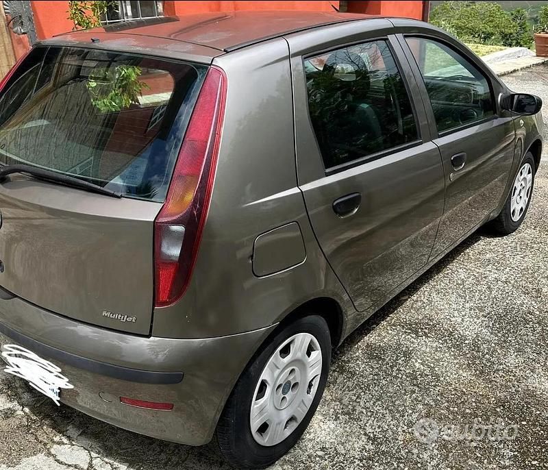 Usata Fiat Punto Active 69 CV (50 kW) 2006 Marrone Berlina