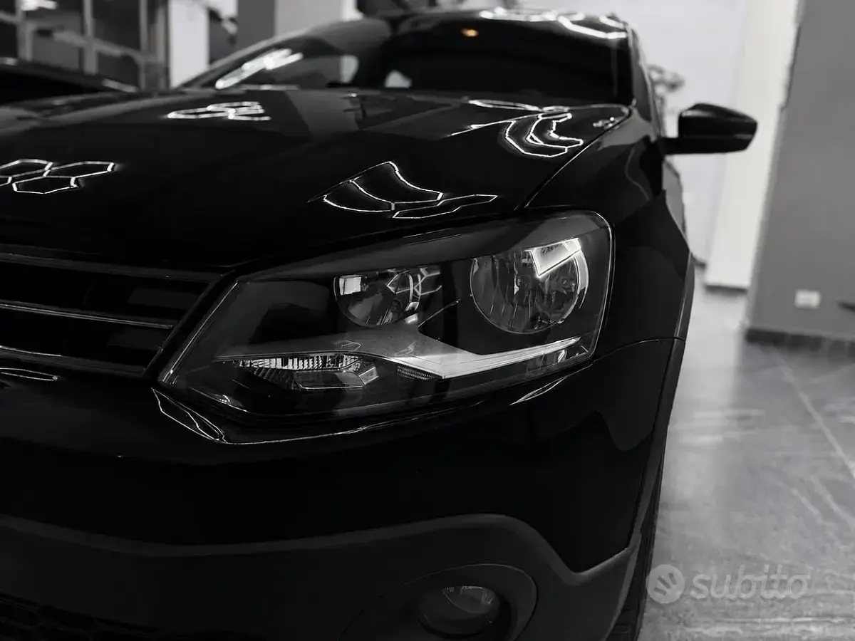 Käytetty VW Polo Cross 90 HP (66 kW) 2017 Musta Viistoperä