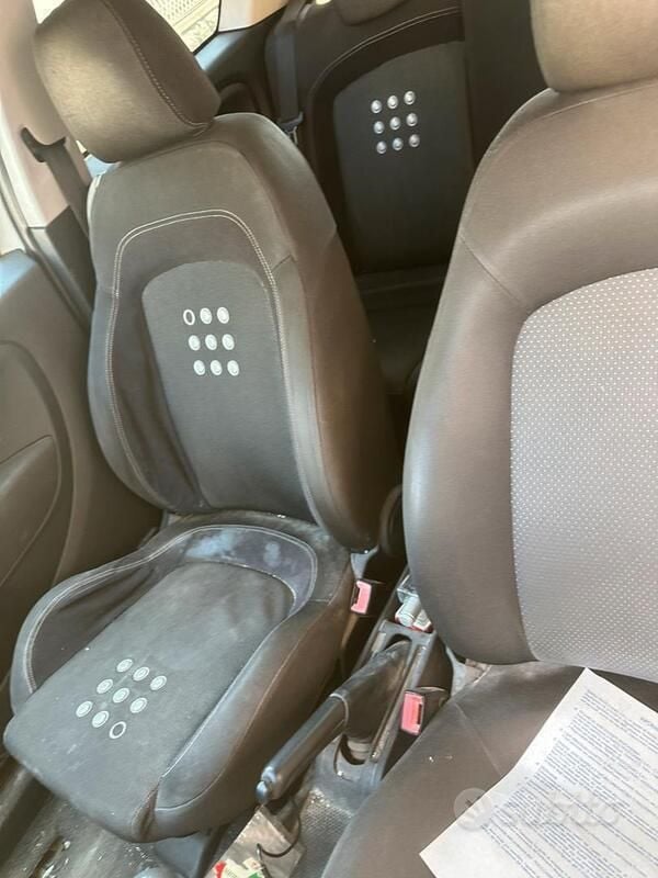 Bianco Usata 2011 Fiat Grande Punto Utilitaria | 800 € (Super prezzo) - Immagine 1/4