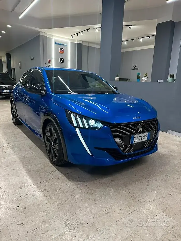 Usata Peugeot 208 GT 131 CV (96 kW) 2022 Bluazzurro Utilitaria