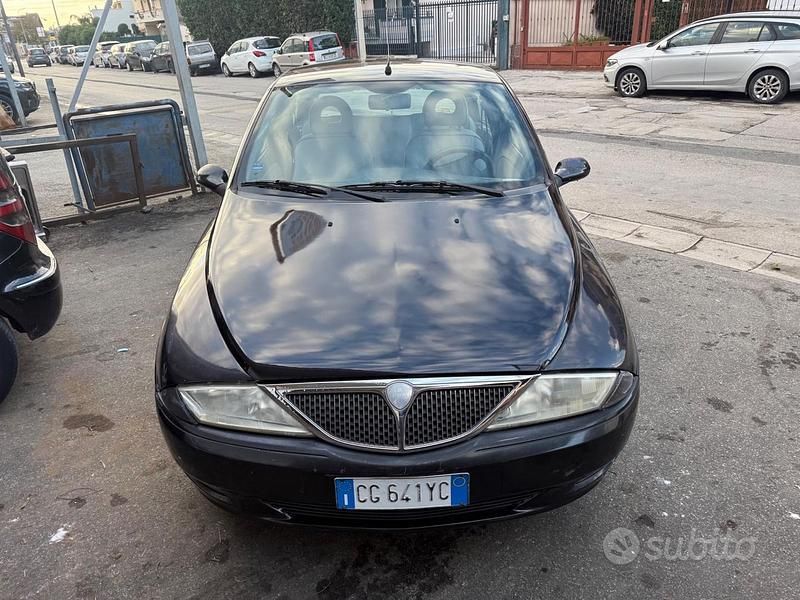 Usata Lancia Ypsilon 59 CV (43 kW) 2002 Nero Utilitaria