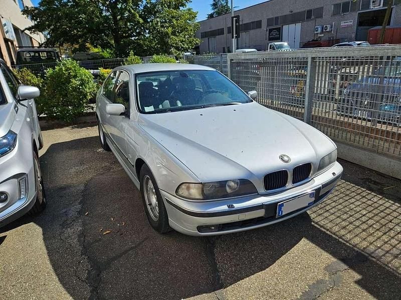 Begagnad BMW 528 193 HK (141 kW) 2000 Silver Sedan