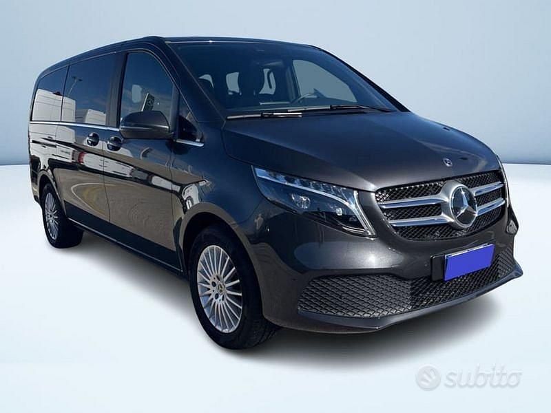 Usata Mercedes V250 Avantgarde 190 CV (139 kW) 2024 Grigio scuro metallizzato Monovolume