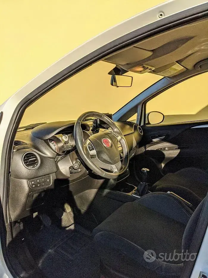 Usata Fiat Punto Lounge 75 CV (55 kW) 2014 Bianco Utilitaria