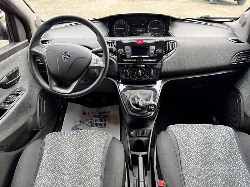 Usata Lancia Ypsilon Silver 69 CV (50 kW) 2020 Rosso Utilitaria